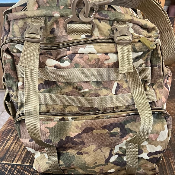 Tactical Camo Duffel Bag - Rugged Multi-Pocket Carry - Picture 3 of 12